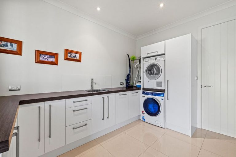 Photo of property in 37 Oakgrove Drive, Rangiora, 7400