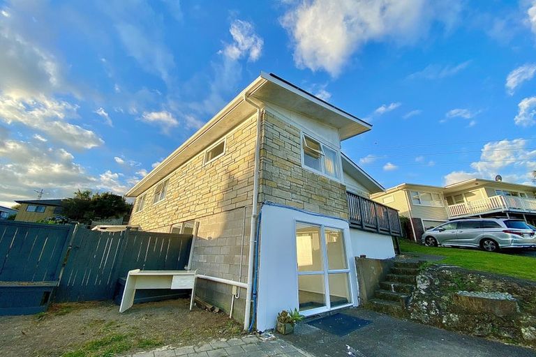 Photo of property in 19 Sunhaven Avenue, Glenfield, Auckland, 0629
