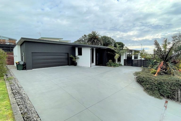 Photo of property in 2 Piper Way, Glen Avon, New Plymouth, 4312