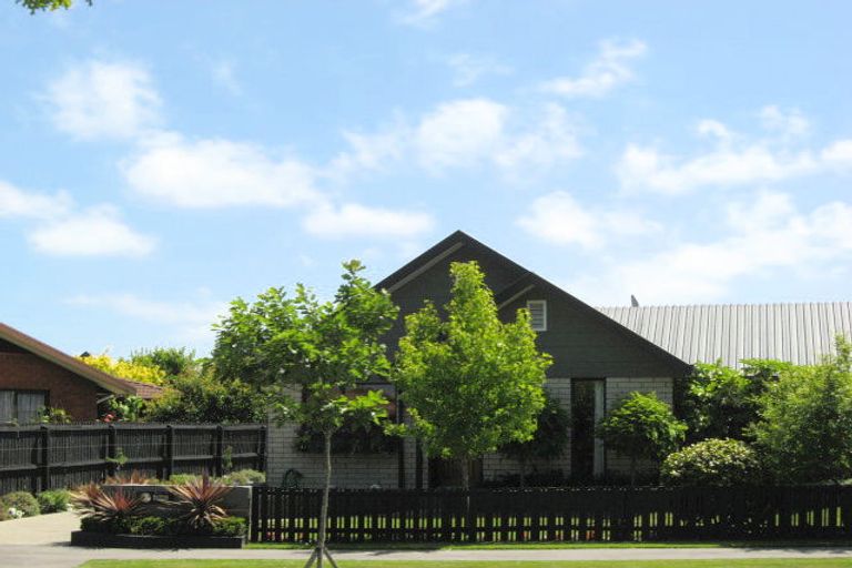 Photo of property in 17 Karnak Crescent, Russley, Christchurch, 8042