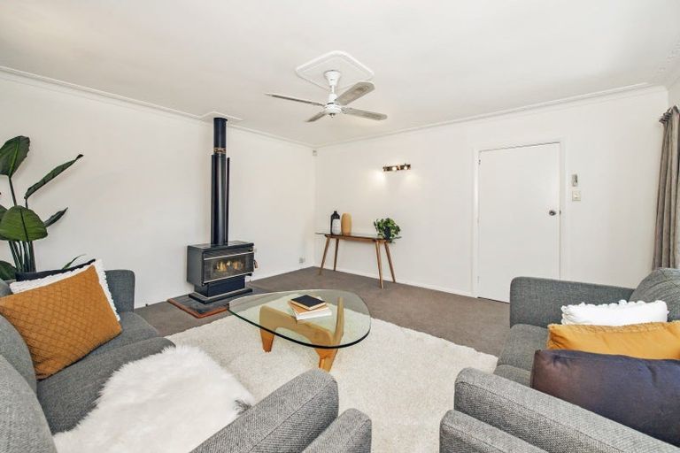Photo of property in 15 Middlepark Road, Sockburn, Christchurch, 8042