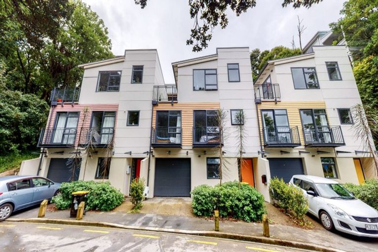 Photo of property in 15 San Sebastian Road, Kelburn, Wellington, 6012