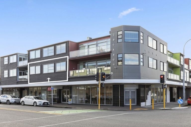 Photo of property in 2/337 Jackson Street, Petone, Lower Hutt, 5012
