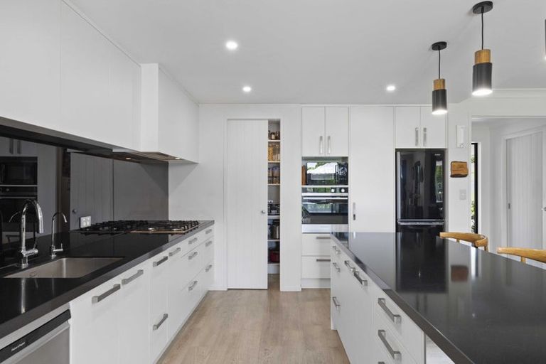 Photo of property in 39 Kendallvale Drive, Waiuku, 2123