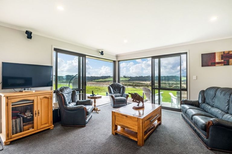 Photo of property in 137 Tuparekura Road, South Head, Helensville, 0874