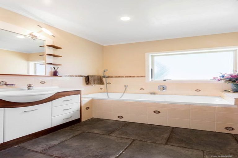 Photo of property in 16 Sutton Crescent, Papakura, 2110