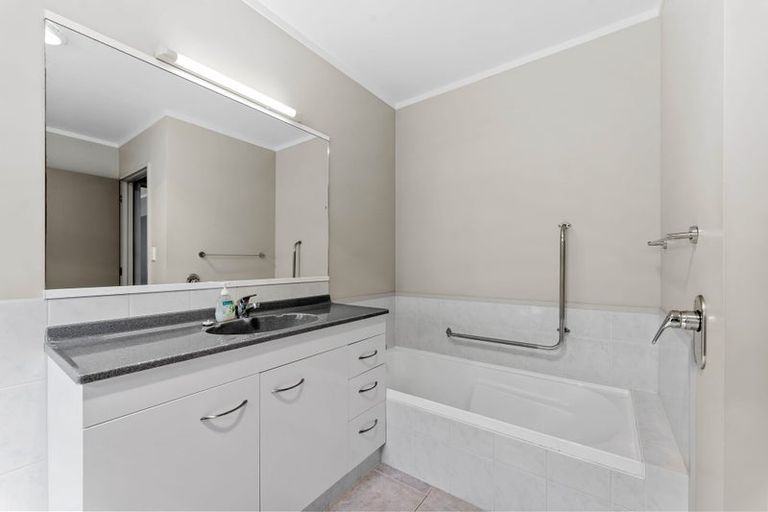 Photo of property in 1/52 Donald Street, Stanmore Bay, Whangaparaoa, 0932