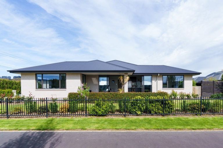 Photo of property in 99 Wingatui Road, Mosgiel, 9024