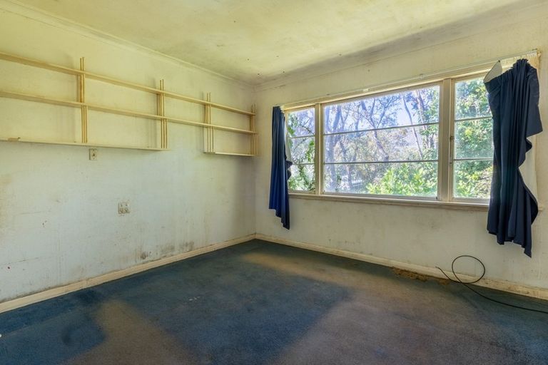 Photo of property in 20 Raroa Terrace, Tawa, Wellington, 5028