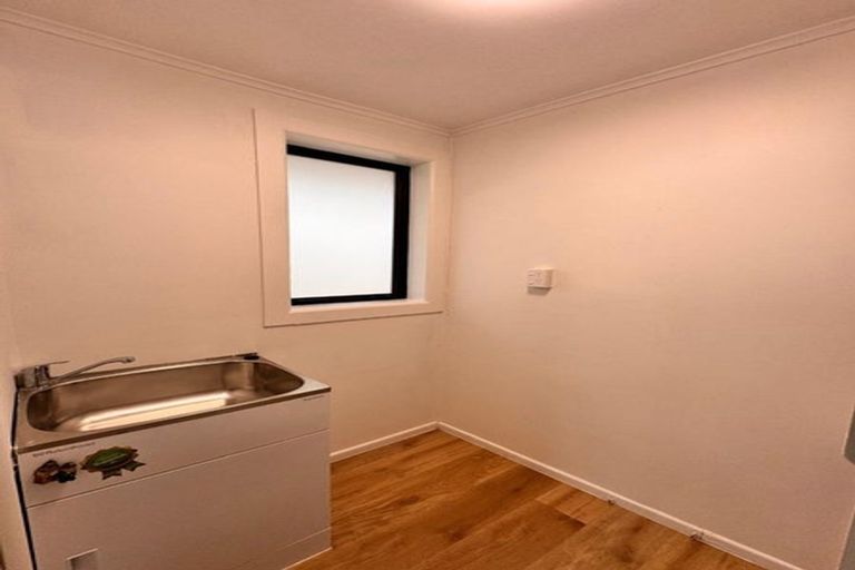 Photo of property in 18 Kelwyn Road, Kelston, Auckland, 0602