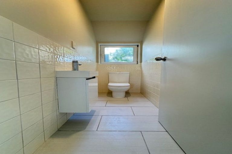 Photo of property in 1/80 Knights Road, Rothesay Bay, Auckland, 0630