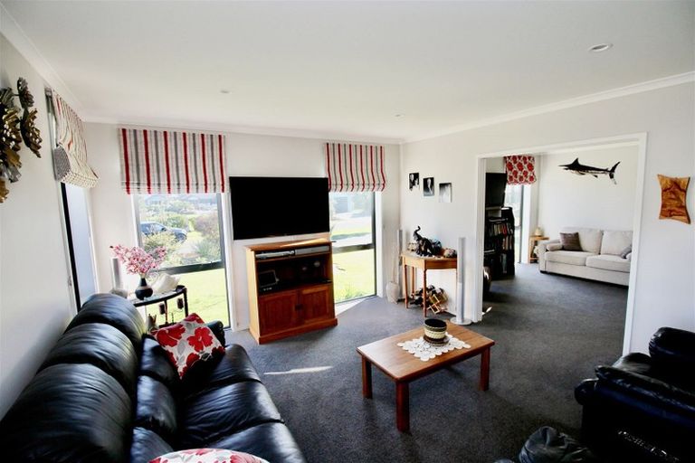 Photo of property in 20 Aquila Drive, Whitianga, 3510
