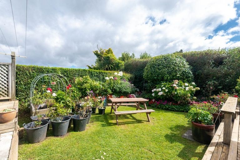 Photo of property in 15 Ruskin Road, Newlands, Wellington, 6037