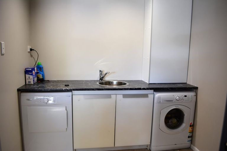 Photo of property in 6 David Beattie Place, Chatswood, Auckland, 0626