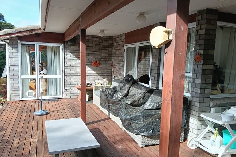 Photo of property in 16 Furneaux Grove, Whitby, Porirua, 5024