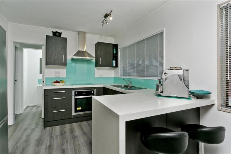 Photo of property in 2/17 Weetman Drive, Browns Bay, Auckland, 0630