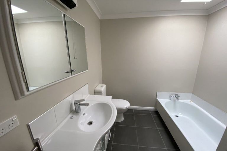 Photo of property in 105 College Street, Awapuni, Palmerston North, 4412