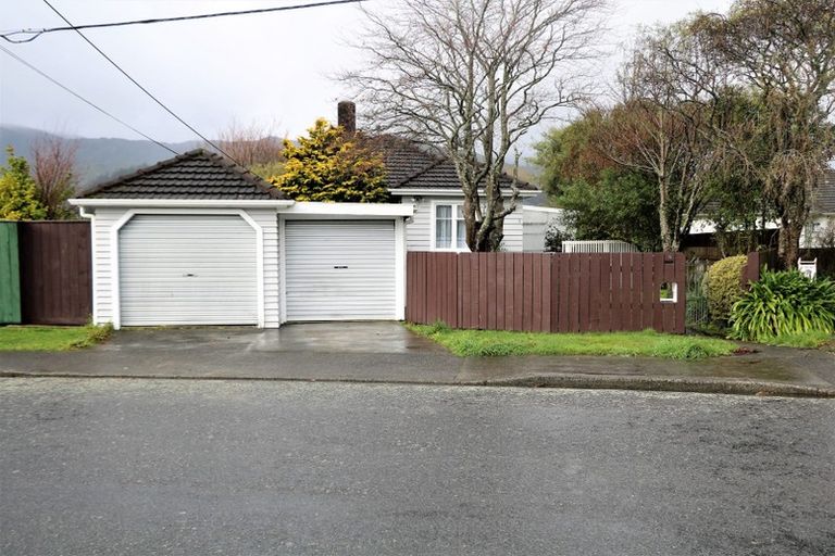 Photo of property in 5 Mcgowan Road, Wainuiomata, Lower Hutt, 5014