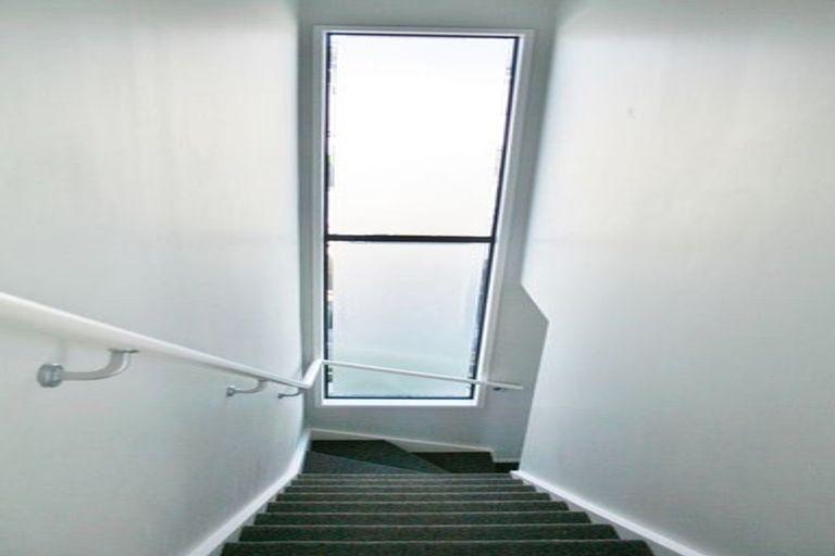 Photo of property in 16b Woodall Place, Totara Vale, Auckland, 0627