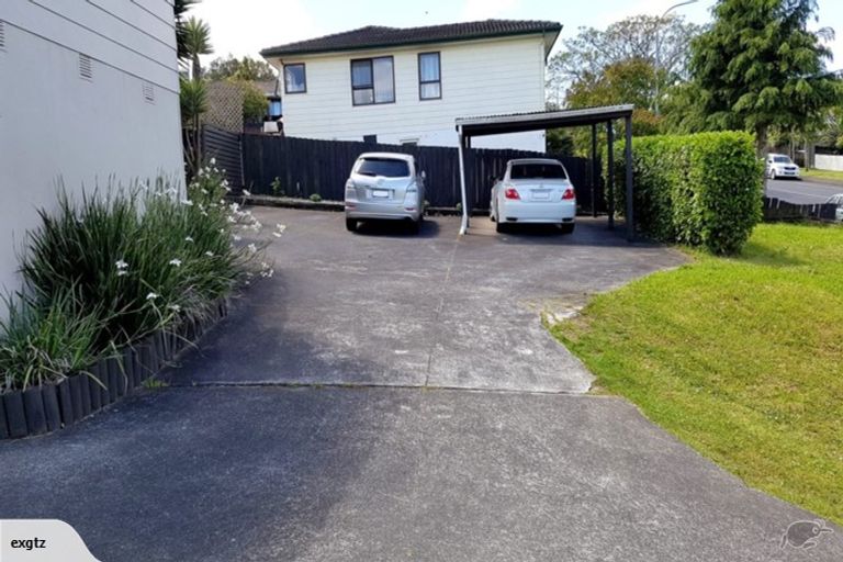 Photo of property in 21 Oreil Avenue, West Harbour, Auckland, 0618