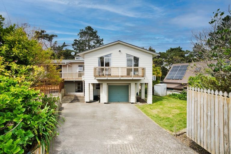 Photo of property in 32 Outlook Road, Greenhithe, Auckland, 0632