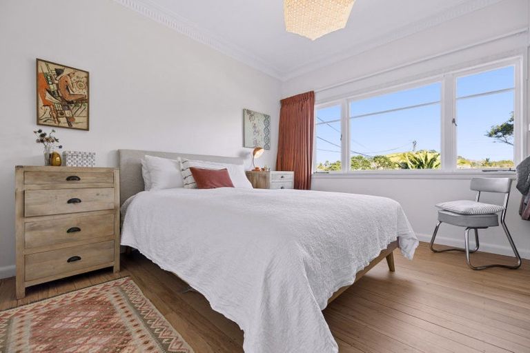 Photo of property in 12 Wairoa Road, Narrow Neck, Auckland, 0624
