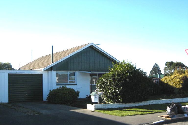 Photo of property in 2/2 Lomax Place, Islington, Christchurch, 8042