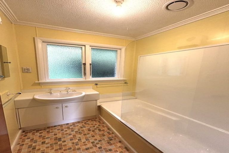 Photo of property in 43 Sutherland Street, Dunedin Central, Dunedin, 9016
