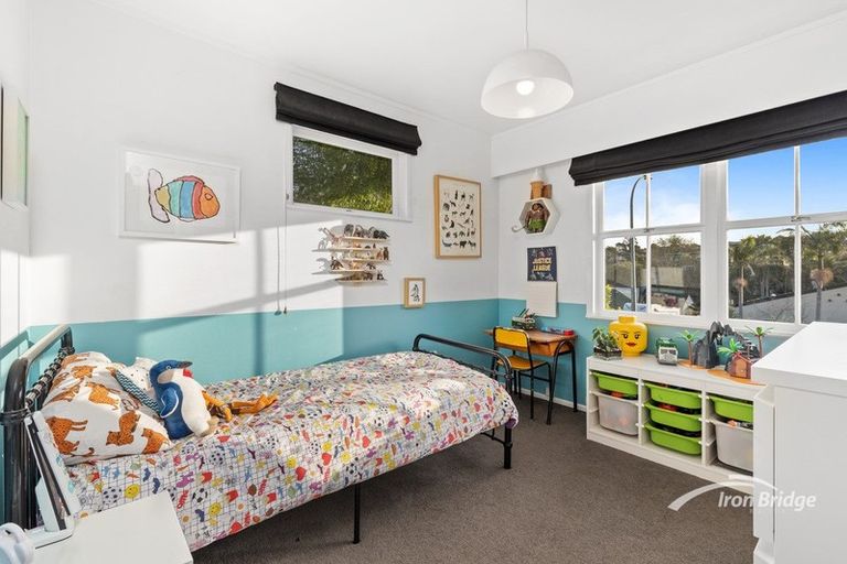 Photo of property in 65 Merriefield Avenue, Forrest Hill, Auckland, 0620