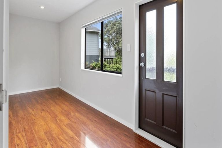 Photo of property in 30 Mannering Place, Hillcrest, Auckland, 0627