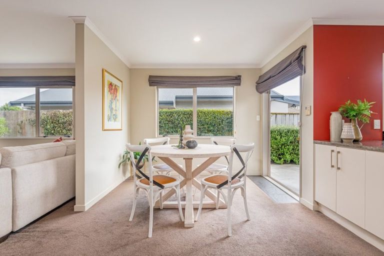 Photo of property in 12 Cloake Way, Palmerston North, 4414