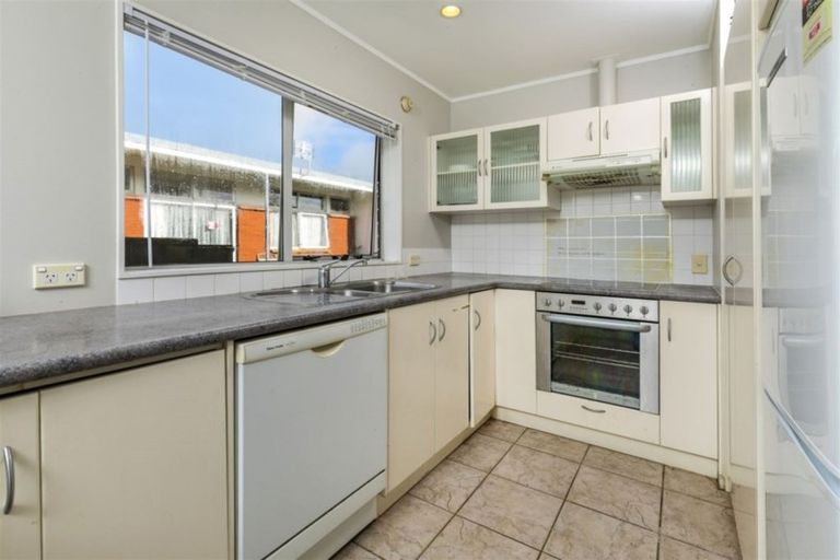 Photo of property in 75 Edmonton Road, Henderson, Auckland, 0612