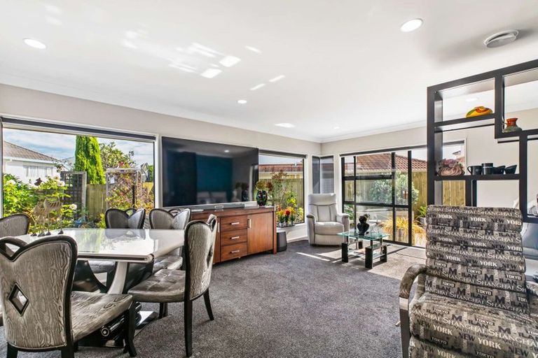 Photo of property in 2/83 Meadowland Drive, Somerville, Auckland, 2014