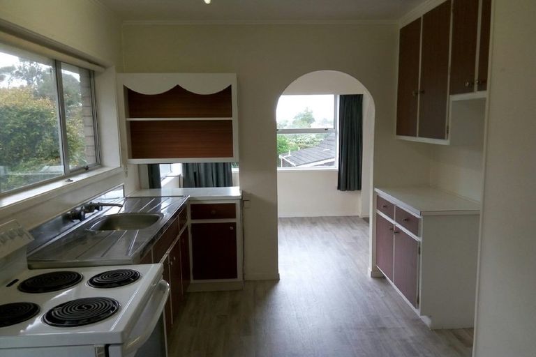 Photo of property in 2/59 Pupuke Road, Birkenhead, Auckland, 0627