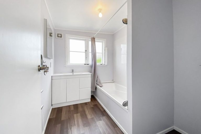 Photo of property in 5 Tarawera Road, Johnsonville, Wellington, 6037