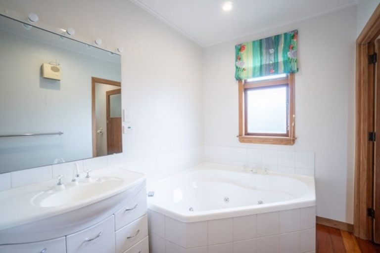Photo of property in 4 Milson Line, Roslyn, Palmerston North, 4414