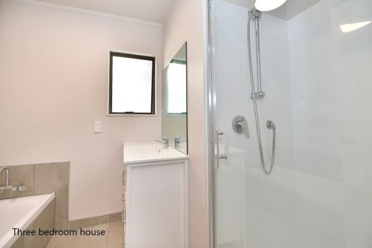 Photo of property in 323 South Head Road, South Head, Helensville, 0874