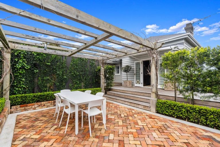 Photo of property in 1/2 Calliope Road, Devonport, Auckland, 0624