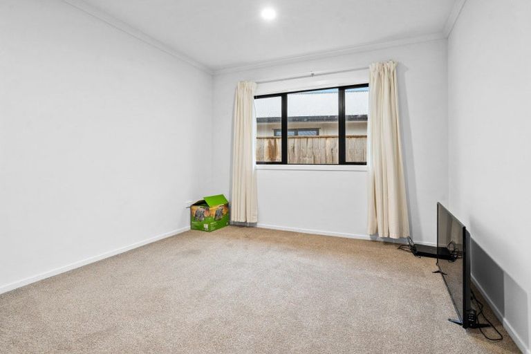 Photo of property in 1 Molesworth Street, Carterton, 5713