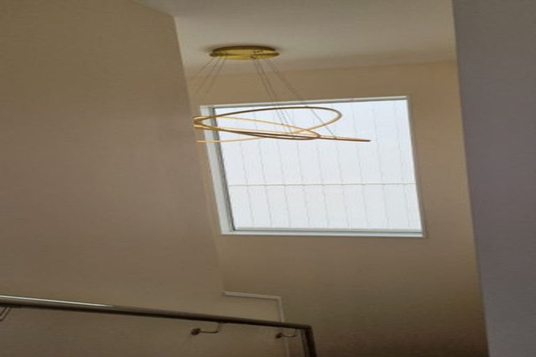 Photo of property in 1c Taupiko Place, Green Bay, Auckland, 0604