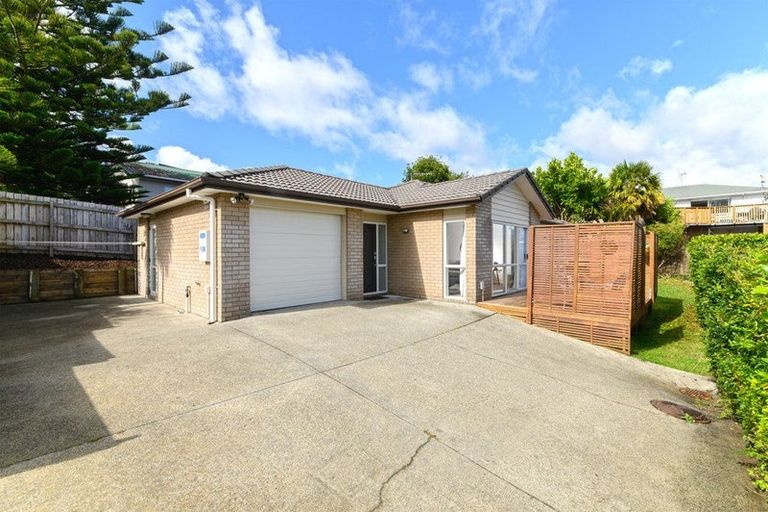 Photo of property in 79a Awaroa Road, Sunnyvale, Auckland, 0612