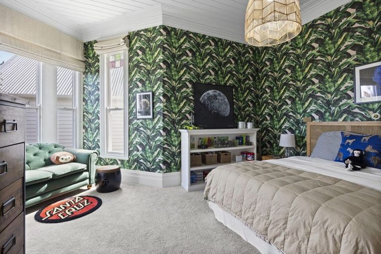 Photo of property in 329 Mangorei Road, Merrilands, New Plymouth, 4312