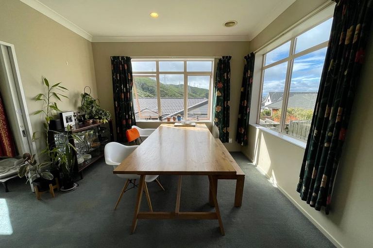 Photo of property in 35 Erlestoke Crescent, Churton Park, Wellington, 6037