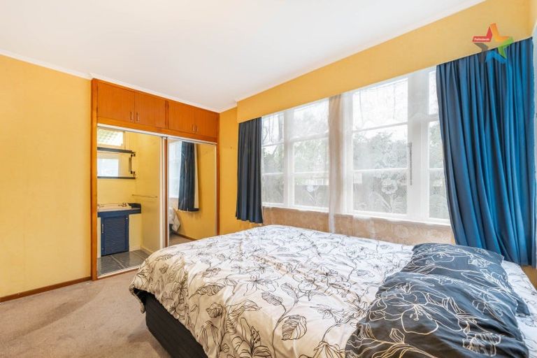 Photo of property in 33 Compton Crescent, Taita, Lower Hutt, 5011