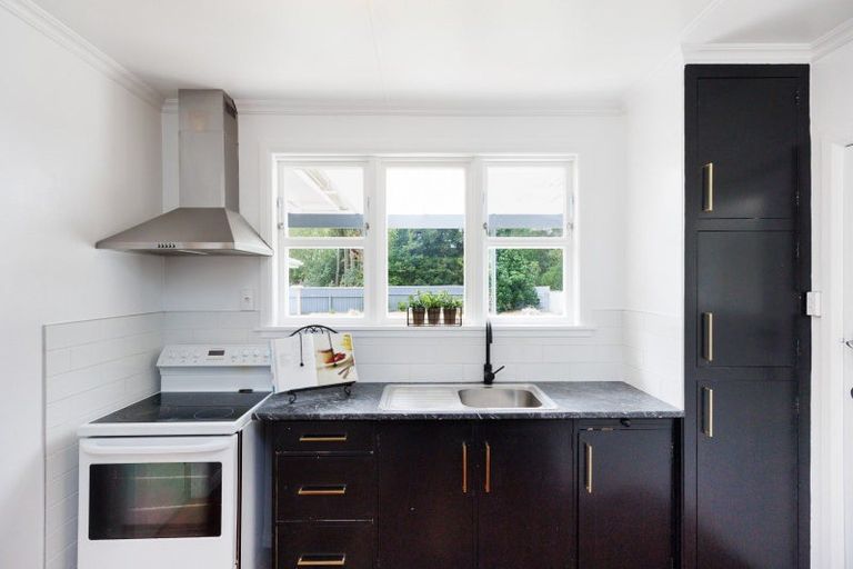 Photo of property in 7 Ruha Street, West End, Palmerston North, 4412