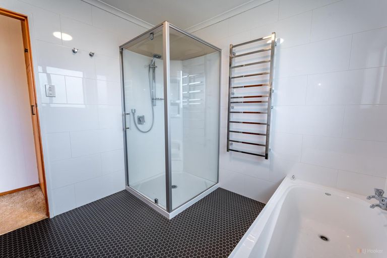 Photo of property in 12 Timaru Road, Waimate, 7924