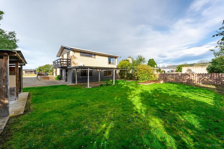 Photo of property in 12 Timaru Road, Waimate, 7924