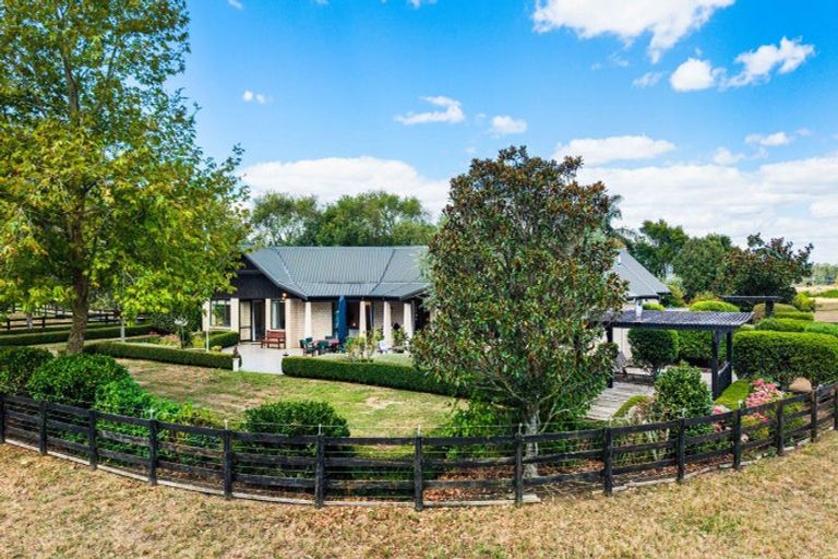 Photo of property in 65 Ernest George Drive, Karaka, Papakura, 2580