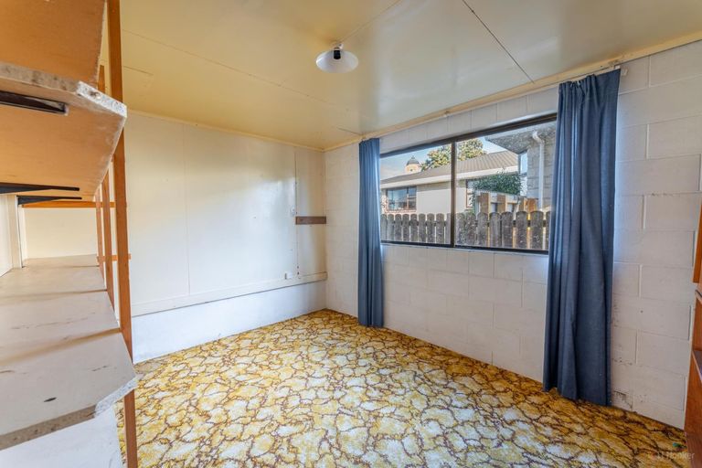 Photo of property in 12 Timaru Road, Waimate, 7924