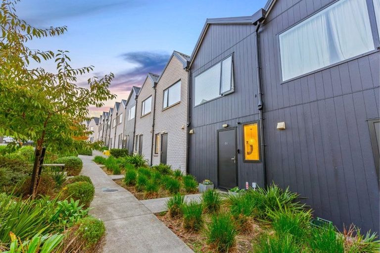 Photo of property in 32 Wharara Lane, Massey, Auckland, 0614